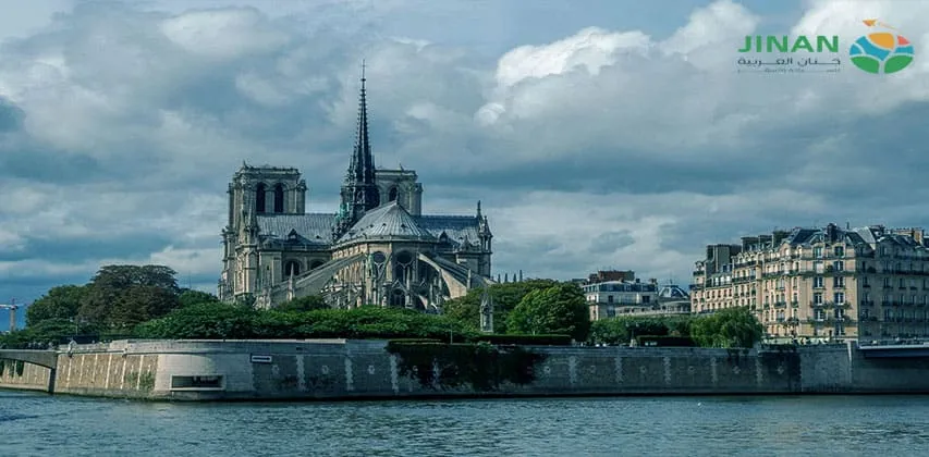 زيارة المواقع الأكثر شهرة