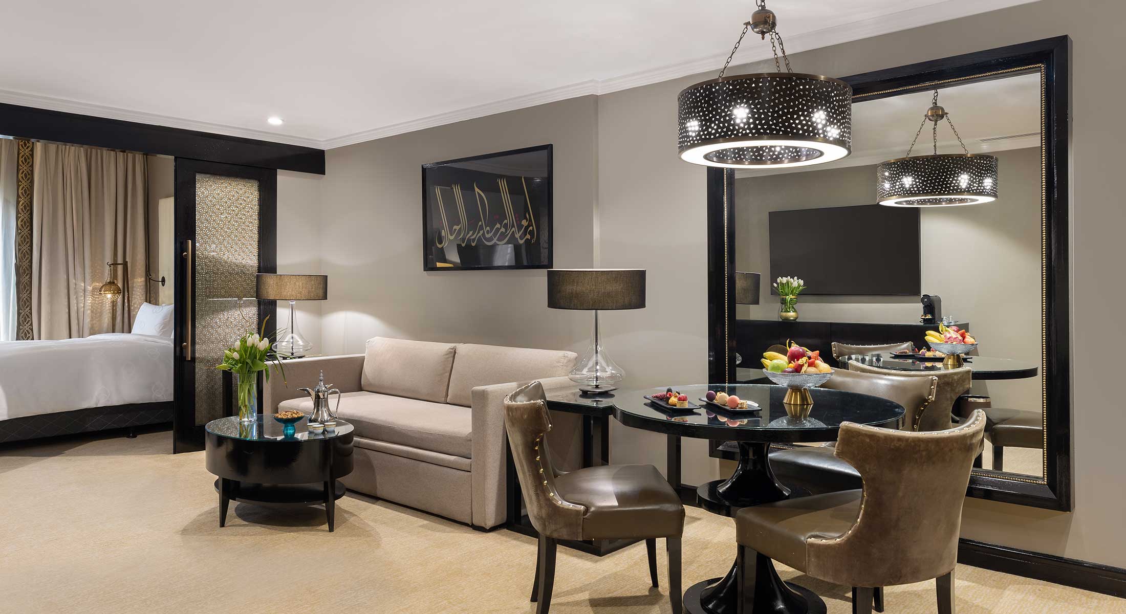 Prestige-Suite-King-Bed_gallery01